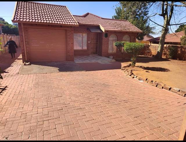 3 BEDROOM HOUSE FOR SALE IN GEELHOUTPARK